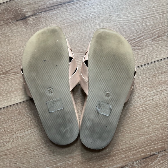 Size 7.5 Universal Thread Trudy slide sandals - Picture 2 of 3